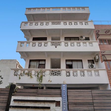 ホテル Collection O Samira Residency Near Botanic Garden Of Indian Republic ノイダ エクステリア 写真