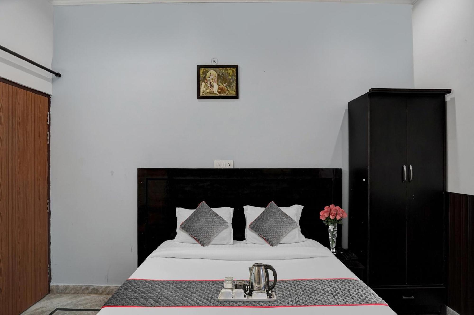ホテル Collection O Samira Residency Near Botanic Garden Of Indian Republic ノイダ エクステリア 写真