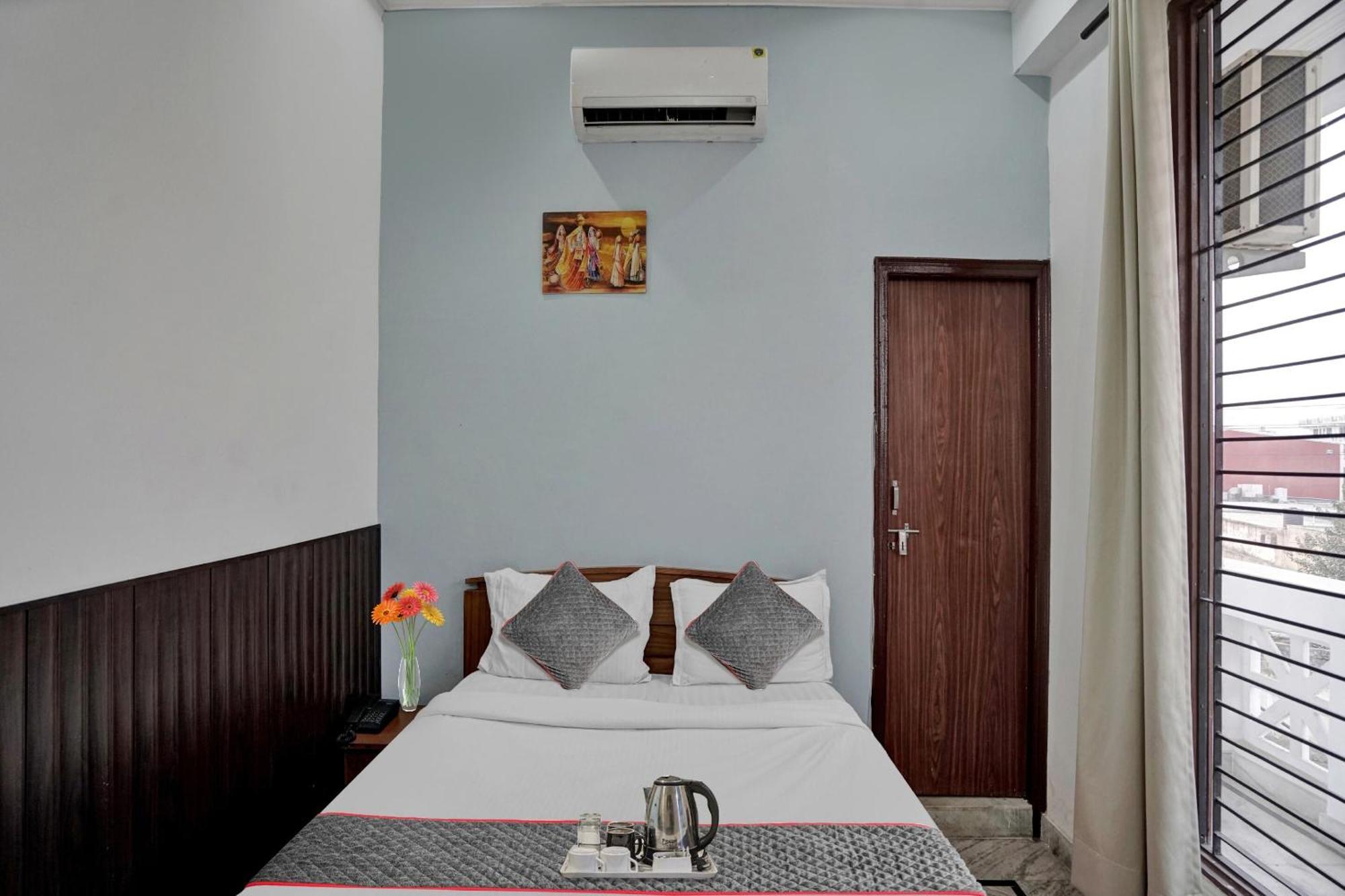 ホテル Collection O Samira Residency Near Botanic Garden Of Indian Republic ノイダ エクステリア 写真