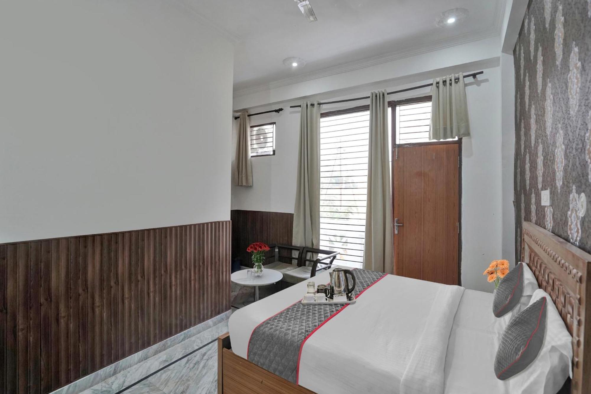 ホテル Collection O Samira Residency Near Botanic Garden Of Indian Republic ノイダ エクステリア 写真