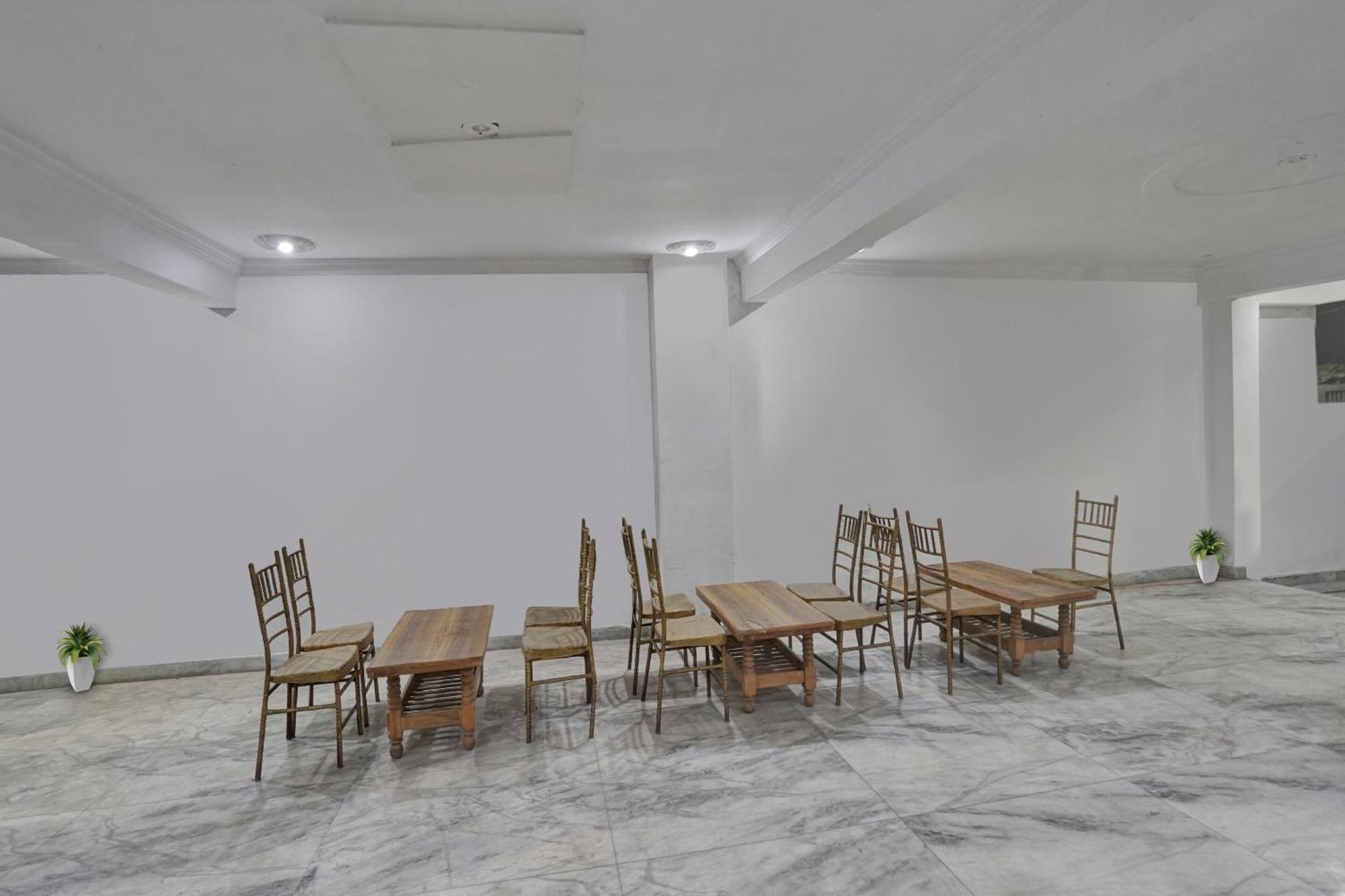 ホテル Collection O Samira Residency Near Botanic Garden Of Indian Republic ノイダ エクステリア 写真