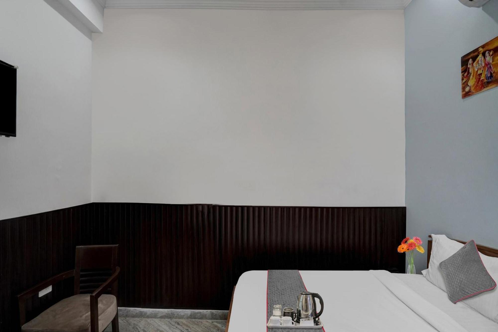 ホテル Collection O Samira Residency Near Botanic Garden Of Indian Republic ノイダ エクステリア 写真