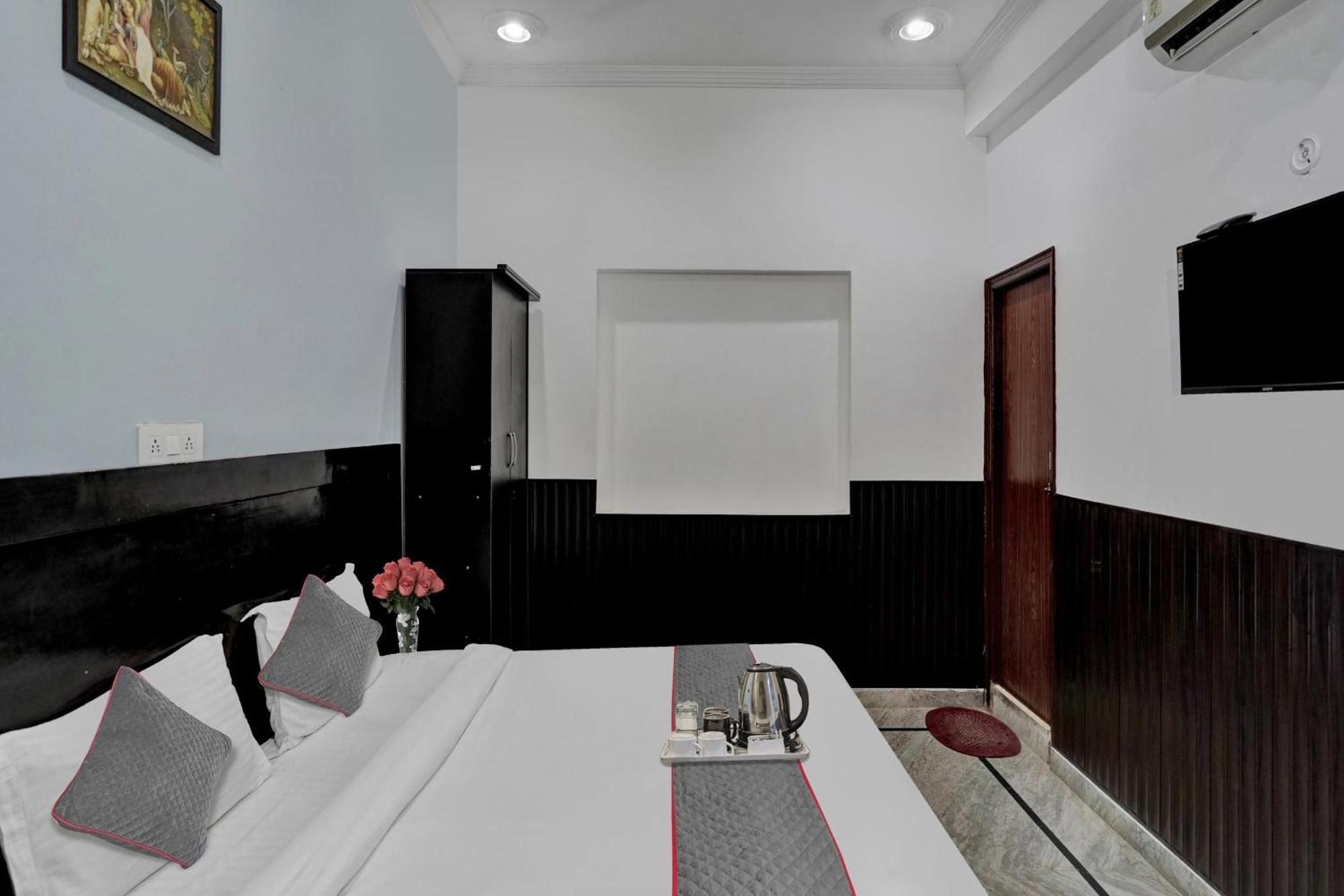 ホテル Collection O Samira Residency Near Botanic Garden Of Indian Republic ノイダ エクステリア 写真